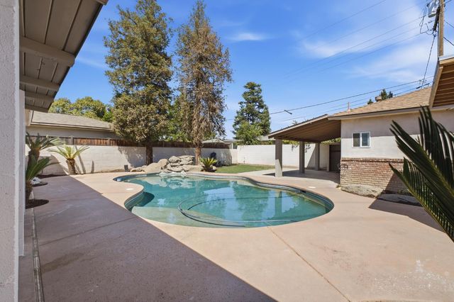 2146 N Maple Avenue, Fresno, CA 93703