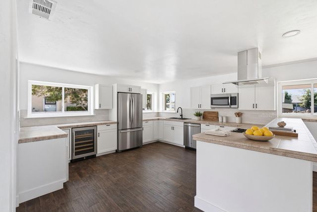 2146 N Maple Avenue, Fresno, CA 93703