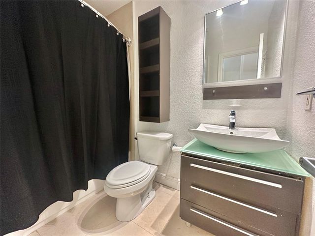 660 NE 11th Avenue 202, Fort Lauderdale, FL 33304