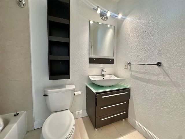 660 NE 11th Avenue 202, Fort Lauderdale, FL 33304