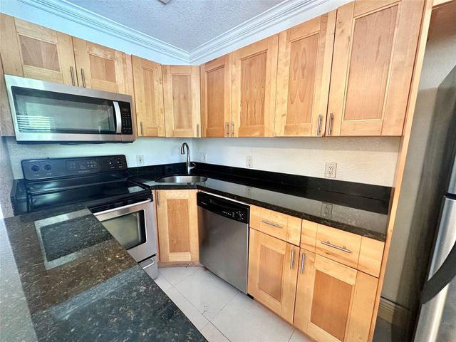 660 NE 11th Avenue 202, Fort Lauderdale, FL 33304