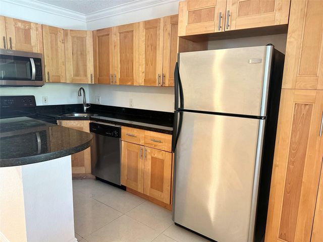 660 NE 11th Avenue 202, Fort Lauderdale, FL 33304