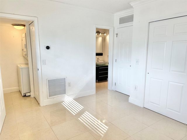 660 NE 11th Avenue 202, Fort Lauderdale, FL 33304