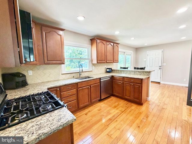 15 GREENFIELD DR N, Princeton Junction, NJ 08550