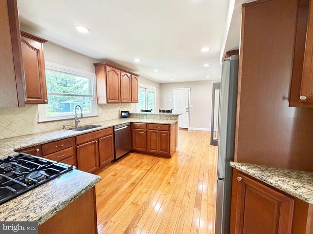 15 GREENFIELD DR N, Princeton Junction, NJ 08550