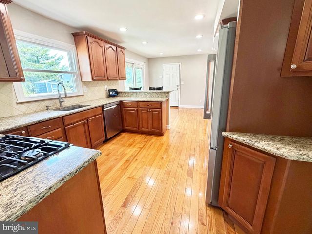 15 GREENFIELD DR N, Princeton Junction, NJ 08550