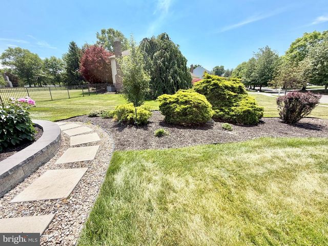 15 GREENFIELD DR N, Princeton Junction, NJ 08550