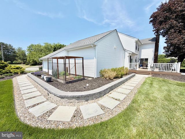 15 GREENFIELD DR N, Princeton Junction, NJ 08550