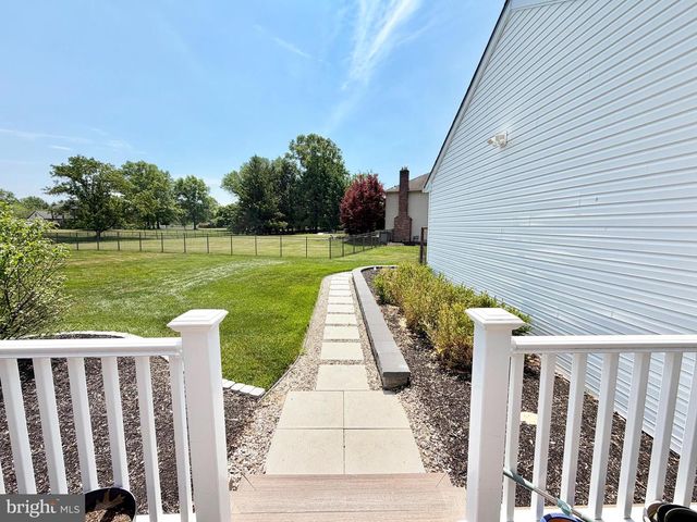 15 GREENFIELD DR N, Princeton Junction, NJ 08550