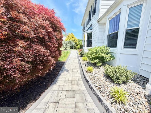 15 GREENFIELD DR N, Princeton Junction, NJ 08550