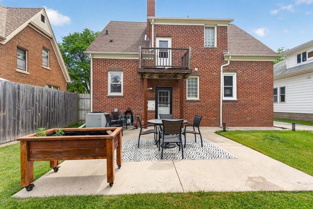 308 S 9th AVENUE, West Bend, WI 53095