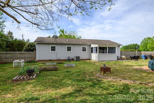 130 Fort Dobbs Road, Statesville, NC 28625