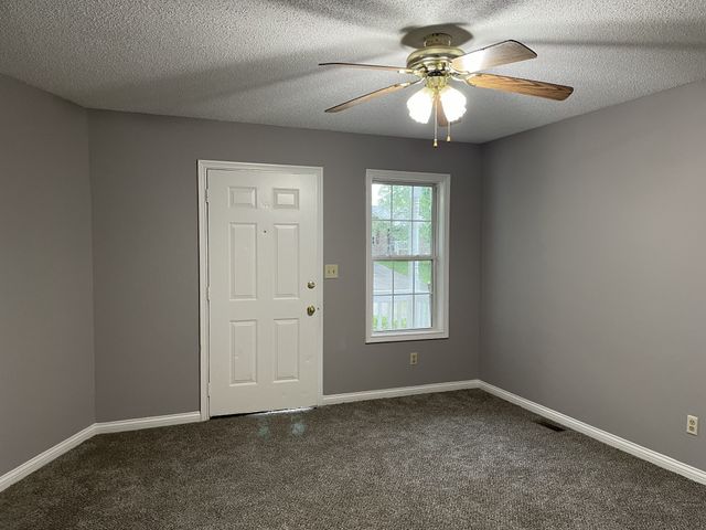 3251 N Senseney Cir, Clarksville, TN 37042