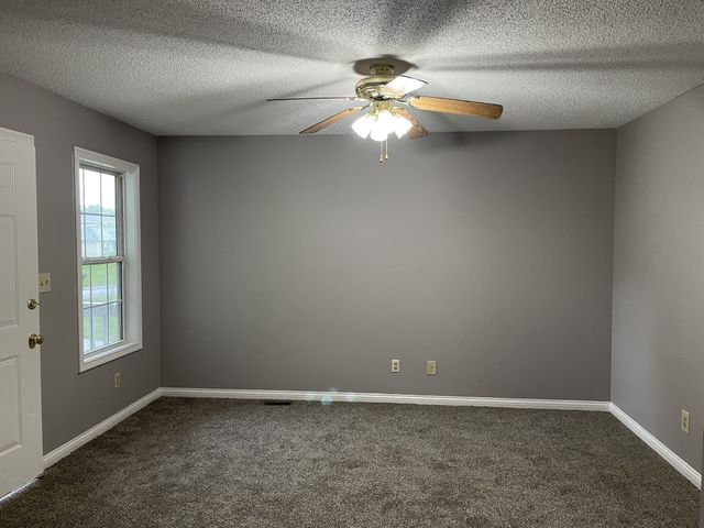 3251 N Senseney Cir, Clarksville, TN 37042