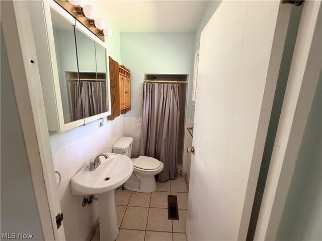11941 Hawthorne Drive, Northfield, OH 44067