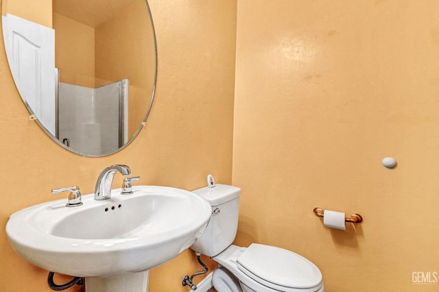 1808 Delacorte Dr, Bakersfield, CA 93311