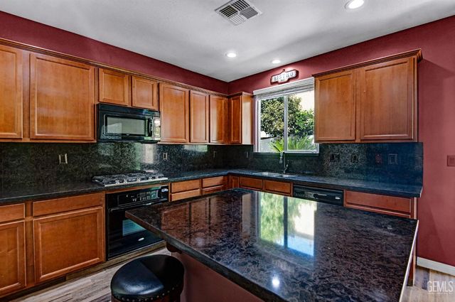 1808 Delacorte Dr, Bakersfield, CA 93311