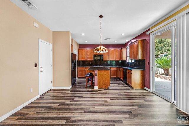 1808 Delacorte Dr, Bakersfield, CA 93311