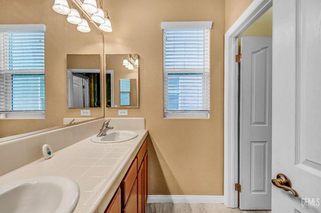 1808 Delacorte Dr, Bakersfield, CA 93311