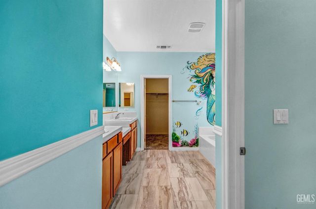 1808 Delacorte Dr, Bakersfield, CA 93311