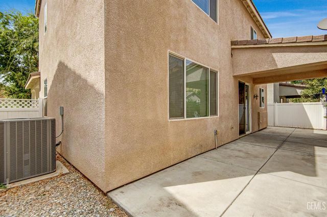 1808 Delacorte Dr, Bakersfield, CA 93311