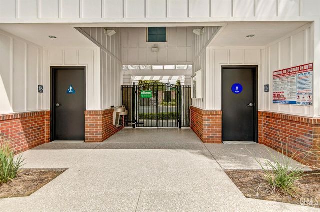 1808 Delacorte Dr, Bakersfield, CA 93311