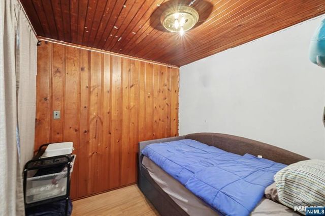 198 Roosevelt Avenue, Bergenfield, NJ 07621