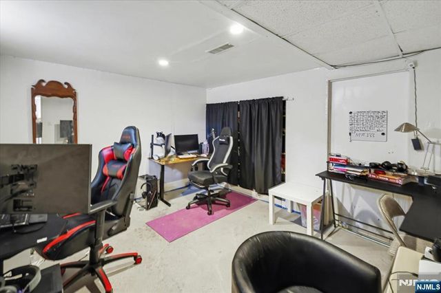 198 Roosevelt Avenue, Bergenfield, NJ 07621