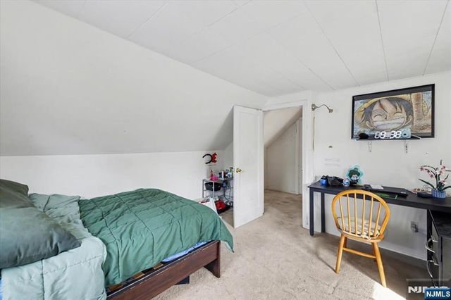 198 Roosevelt Avenue, Bergenfield, NJ 07621