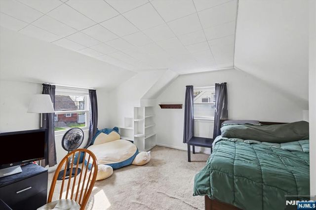 198 Roosevelt Avenue, Bergenfield, NJ 07621