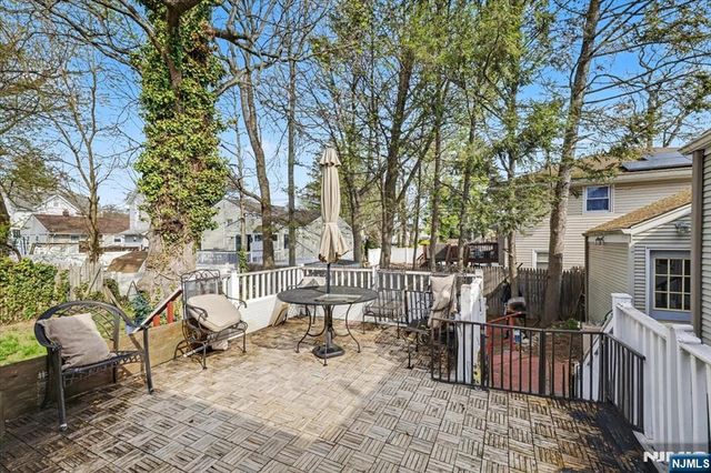 198 Roosevelt Avenue, Bergenfield, NJ 07621