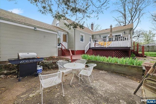 198 Roosevelt Avenue, Bergenfield, NJ 07621