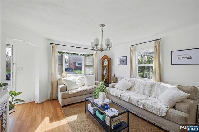 198 Roosevelt Avenue, Bergenfield, NJ 07621