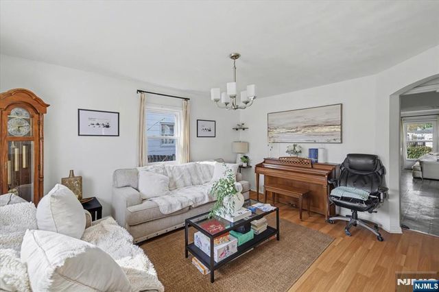 198 Roosevelt Avenue, Bergenfield, NJ 07621