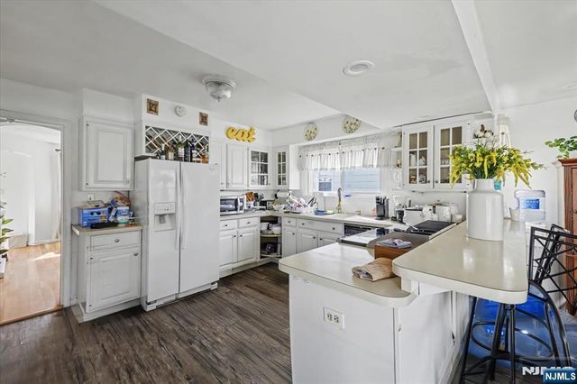 198 Roosevelt Avenue, Bergenfield, NJ 07621