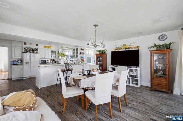 198 Roosevelt Avenue, Bergenfield, NJ 07621