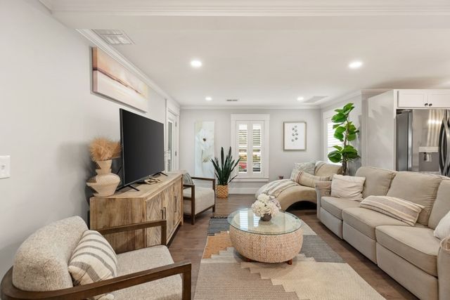 474 Central St, Saugus, MA 01906