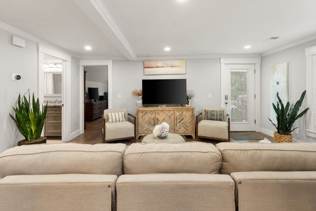 474 Central St, Saugus, MA 01906