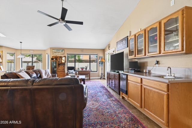 2734 E VISTA Drive, Phoenix, AZ 85032