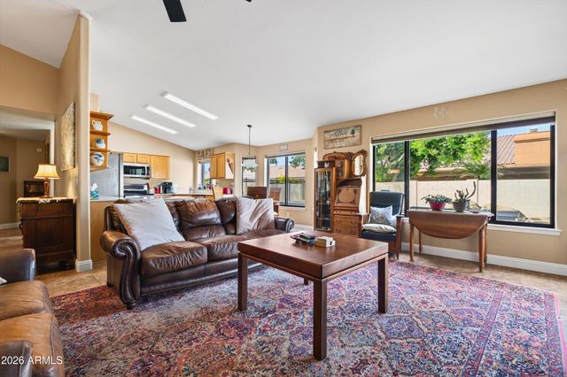 2734 E VISTA Drive, Phoenix, AZ 85032