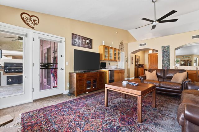 2734 E VISTA Drive, Phoenix, AZ 85032
