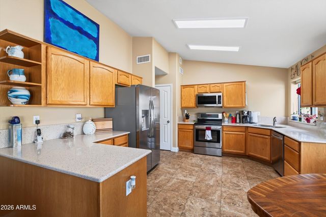 2734 E VISTA Drive, Phoenix, AZ 85032