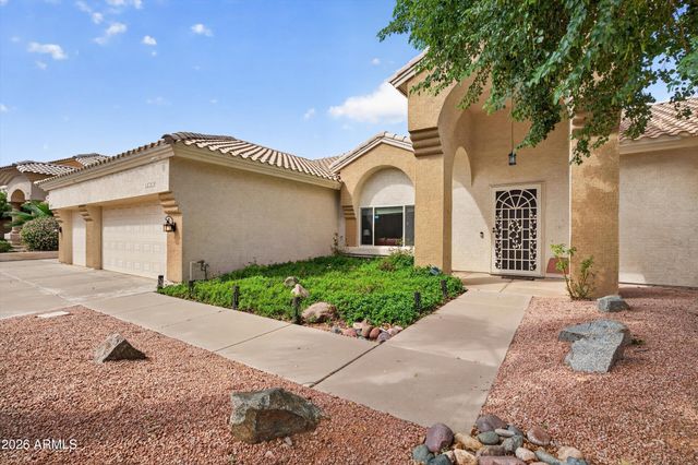 2734 E VISTA Drive, Phoenix, AZ 85032