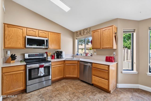2734 E VISTA Drive, Phoenix, AZ 85032