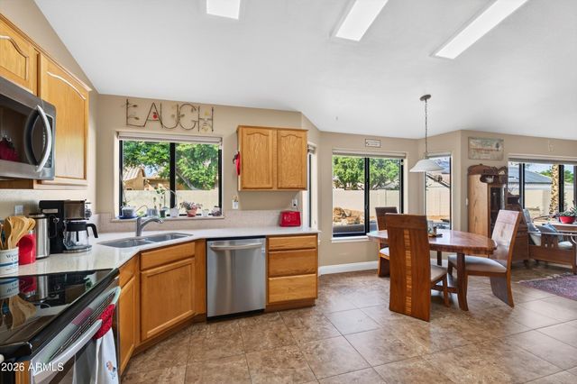 2734 E VISTA Drive, Phoenix, AZ 85032