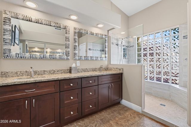 2734 E VISTA Drive, Phoenix, AZ 85032