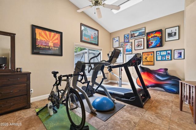 2734 E VISTA Drive, Phoenix, AZ 85032