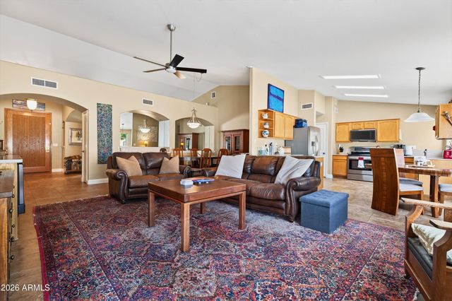 2734 E VISTA Drive, Phoenix, AZ 85032