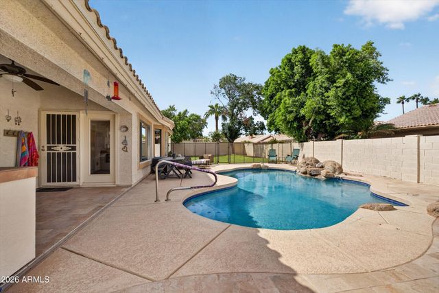 2734 E VISTA Drive, Phoenix, AZ 85032