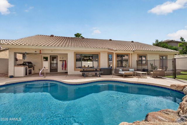 2734 E VISTA Drive, Phoenix, AZ 85032